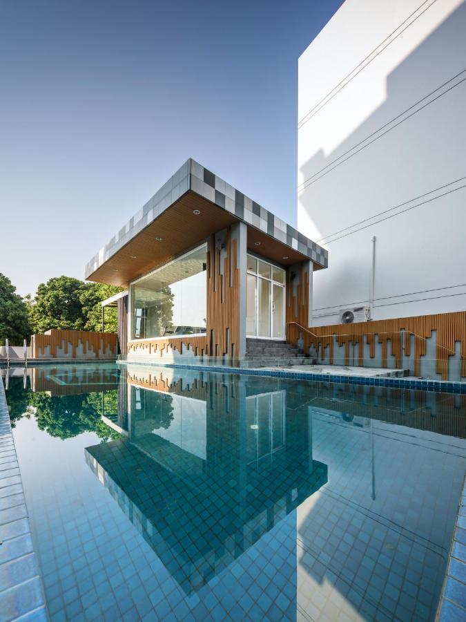 Prime Square Hotel Chiang Mai Bagian luar foto