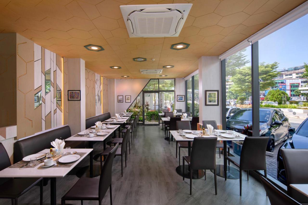 Prime Square Hotel Chiang Mai Bagian luar foto