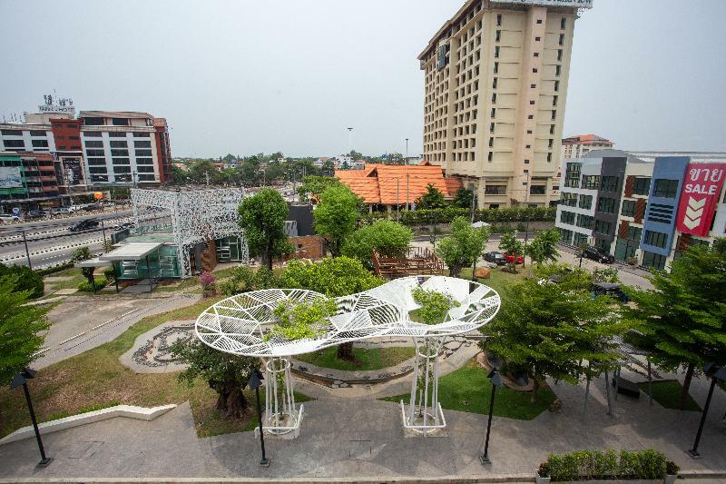 Prime Square Hotel Chiang Mai Bagian luar foto